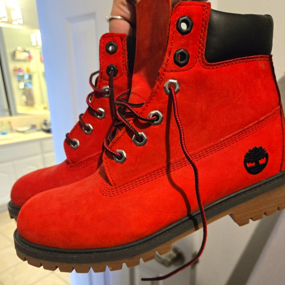 Timberland boots size 6 boys fits 7 7-8 women's